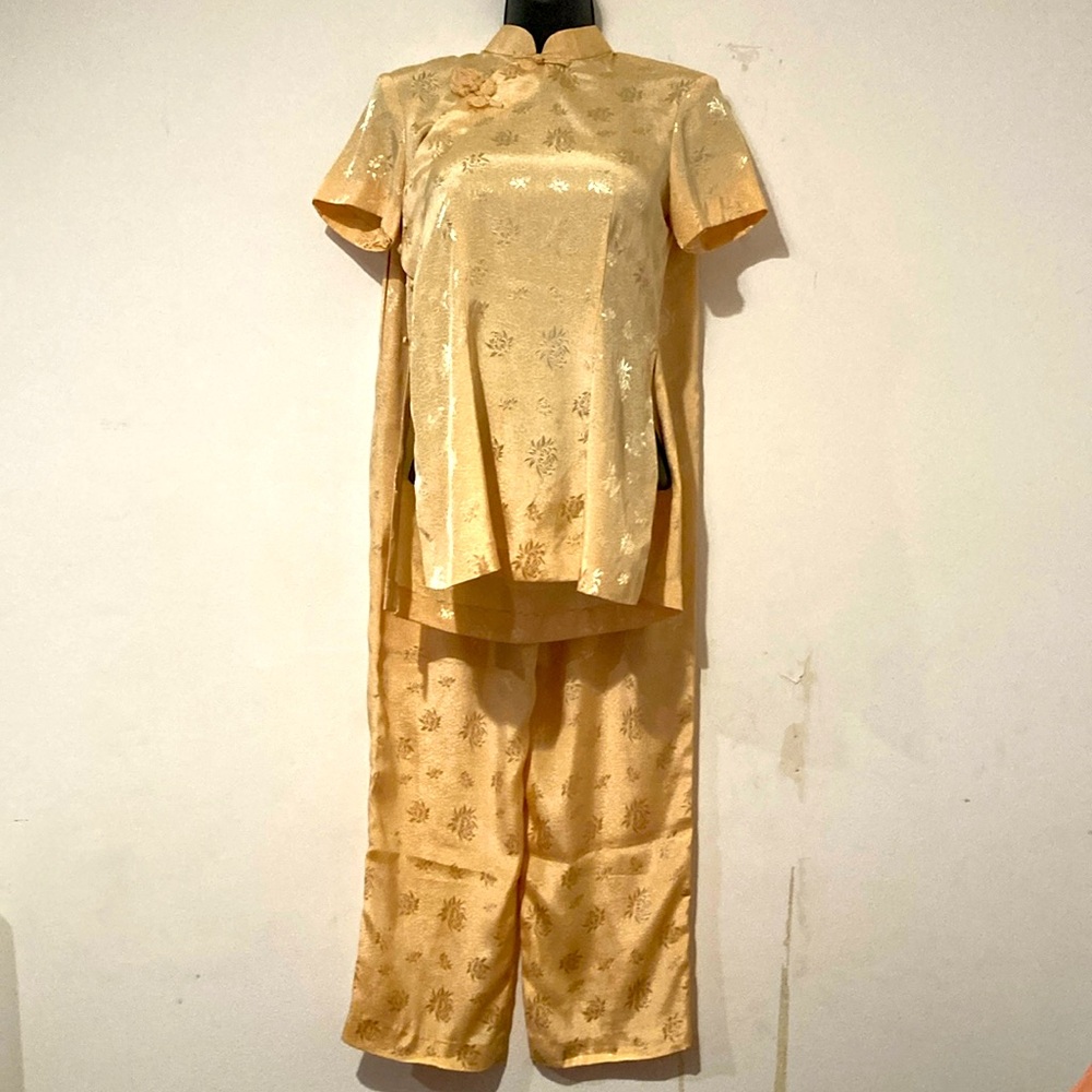 Vintage Handmade Hong Kong Dynasty Gold 2 piece Set